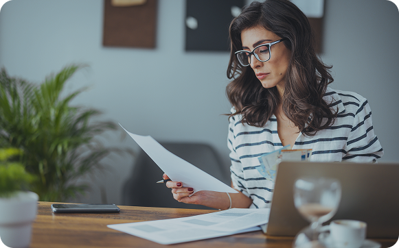 Professionnelle qui traite beaucoup d'administratif