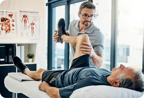 Kinésithérapeute en pleine séance