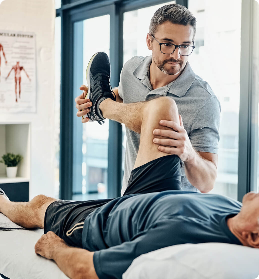 kinésithérapeute en pleine consultation